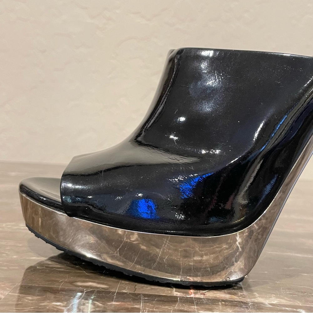 Gucci Patent Leather Peep Toe Stiletto Sandals - Picture 3 of 16